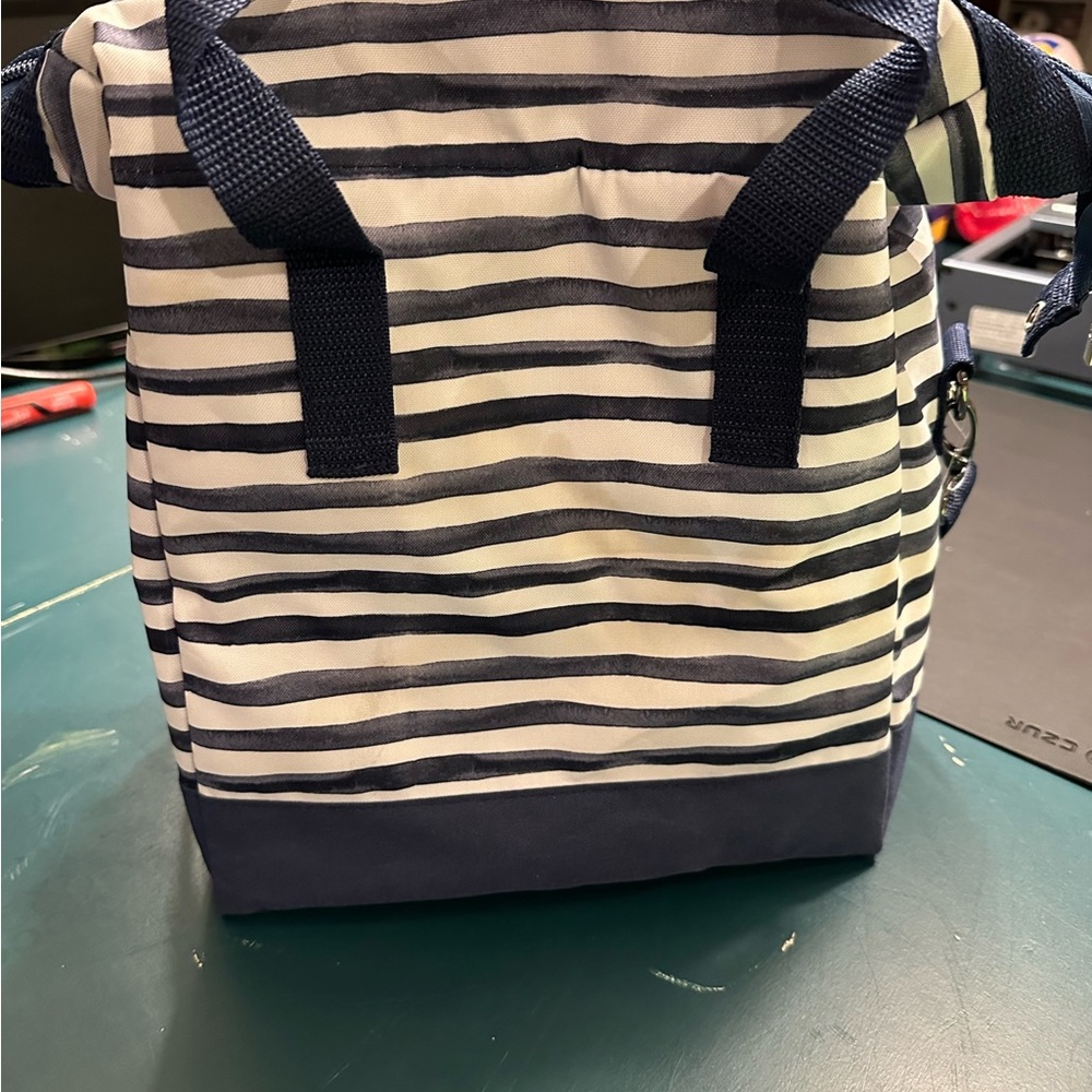 Lunch Box - Picture 4 of 8